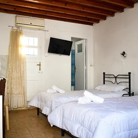 Xeni's At Mykonos Center *